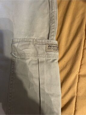 Men’s wrangler khaki cargo pants